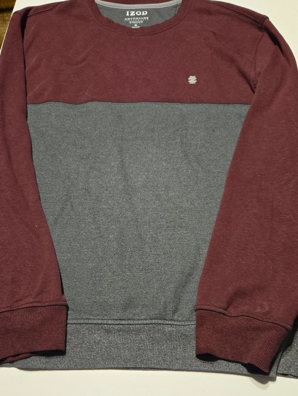 Izod Men's Maroon and Gray Colorblock Crewneck Pullover